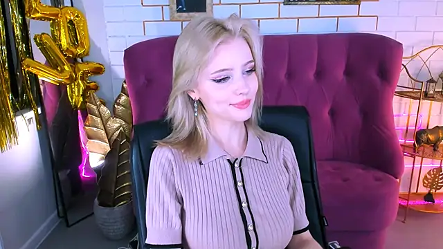 LeonaStane online show from 10.16.25