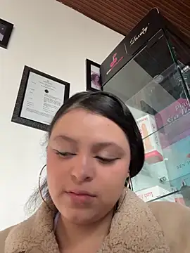 Snapshot of Cute_Angell_ chatting on 10.31.25 Cute Angell  online show from 10.31.25