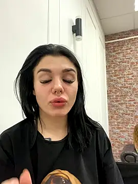 MaeveMoon online show from 09.15.25