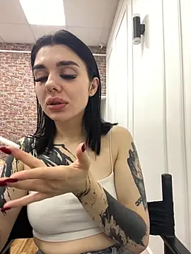 MaeveMoon online show from 10.30.25