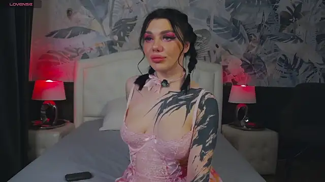 Snapshot of MaeveMoon chatting on 02.24.26 MaeveMoon online show from 02.24.26