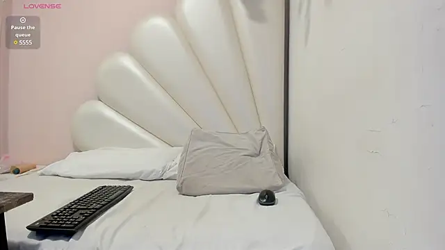 Snapshot of Olivia_Stevens chatting on 02.28.25 Olivia Stevens online show from 02.28.25