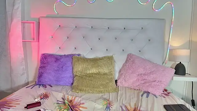 ariana smiith online show from 02.28.25