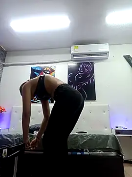 Snapshot of EsperanzaAndJey chatting on 10.24.25 EsperanzaAndJey online show from 10.24.25