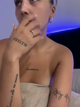 SlimmyTattoedGirl online show from 02.18.25