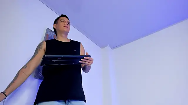 hugosan12 online show from 03.13.26