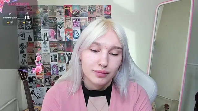 EvelinaLuu online show from 04.10.26