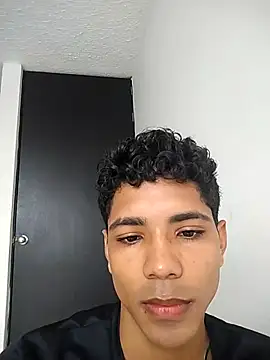 BrawnLove02 online show from 02.22.25