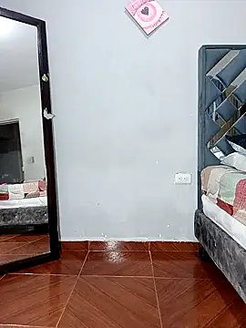 Snapshot of anahi_evans19 chatting on 10.28.25 anahi evans19 online show from 10.28.25