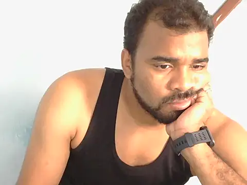 Snapshot of YOX22 chatting on 11.05.25 YOX22 online show from 11.05.25