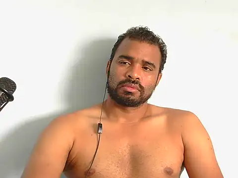 Snapshot of YOX22 chatting on 11.10.25 YOX22 online show from 11.10.25