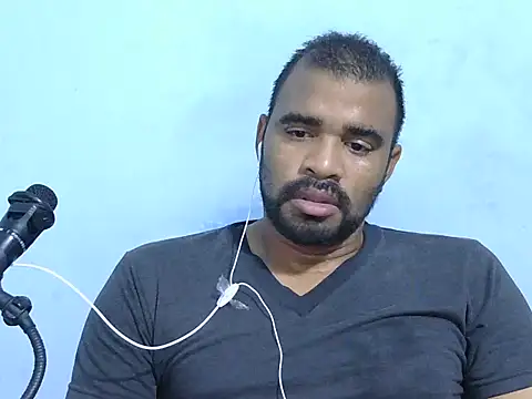 Snapshot of YOX22 chatting on 02.27.26 YOX22 online show from 02.27.26