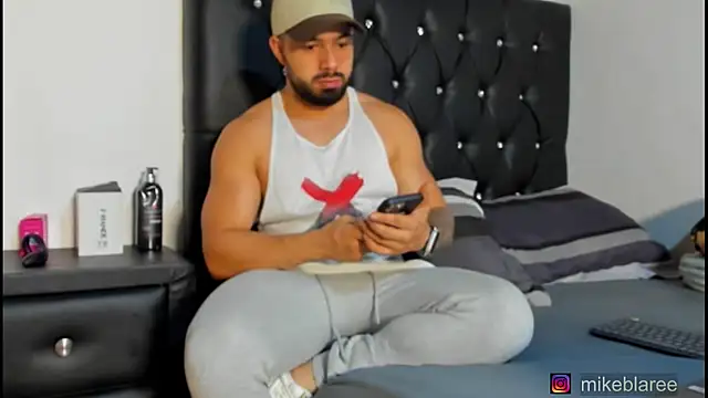 Snapshot of mikeblaree chatting on 02.17.26 mikeblaree online show from 02.17.26