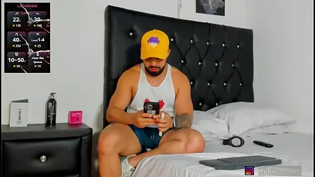 Snapshot of mikeblaree chatting on 02.18.26 mikeblaree online show from 02.18.26