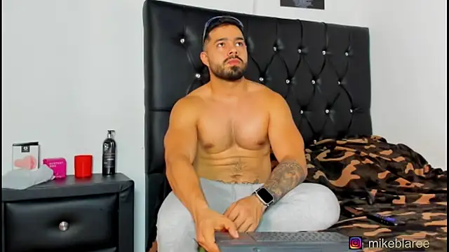 Snapshot of mikeblaree chatting on 02.23.26 mikeblaree online show from 02.23.26