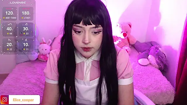 Snapshot of Elice_cooper_ chatting on 10.29.25 Elice cooper online show from 10.29.25