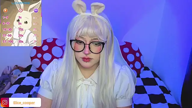 Snapshot of Elice_cooper_ chatting on 11.25.25 Elice cooper online show from 11.25.25