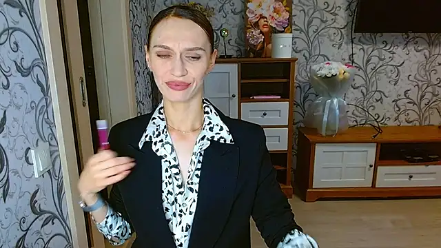 Snapshot of Lady_Sunshine_ chatting on 10.06.25 Lady Sunshine  online show from 10.06.25