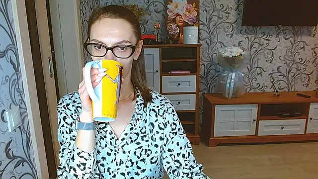 Snapshot of Lady_Sunshine_ chatting on 10.11.25 Lady Sunshine  online show from 10.11.25