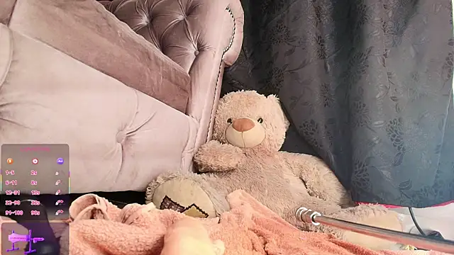 Snapshot of luciana_hunters chatting on 09.29.25 luciana hunters online show from 09.29.25