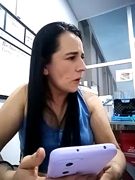 Snapshot of Alanna_11 chatting on 10.26.25 Alanna 11 online show from 10.26.25