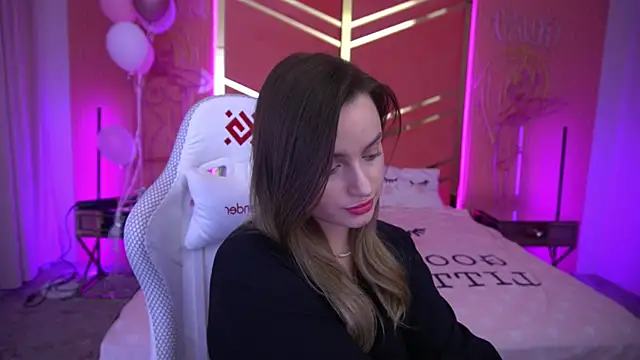 Snapshot of LindsieGreyy chatting on 03.09.25 LindsieGreyy online show from 03.09.25