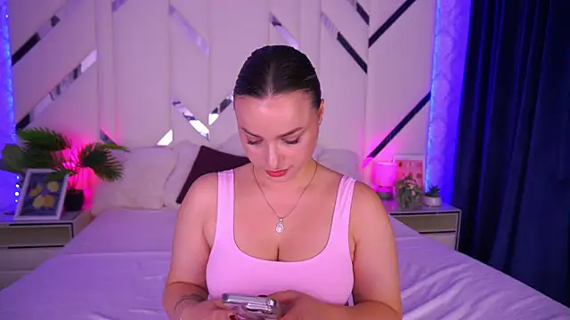 Snapshot of LindsieGreyy chatting on 10.05.25 LindsieGreyy online show from 10.05.25