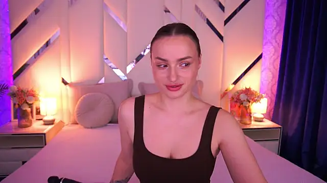 LindsieGreyy online show from 04.09.26