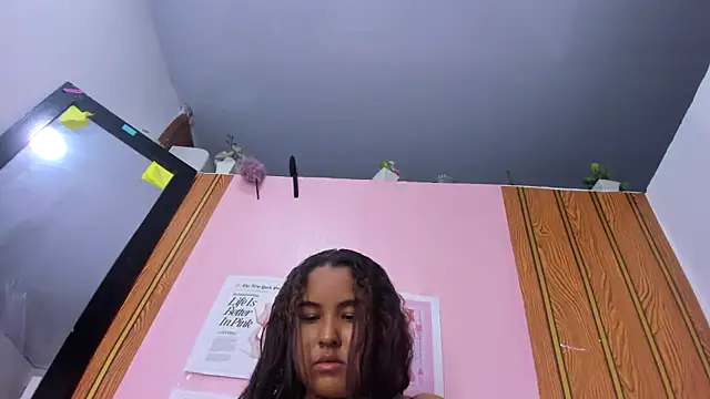 Snapshot of camilagreeco chatting on 09.21.25 camilagreeco online show from 09.21.25