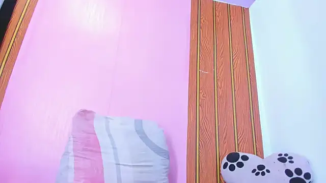 Snapshot of camilagreeco chatting on 10.11.25 camilagreeco online show from 10.11.25