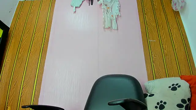 Snapshot of camilagreeco chatting on 10.20.25 camilagreeco online show from 10.20.25