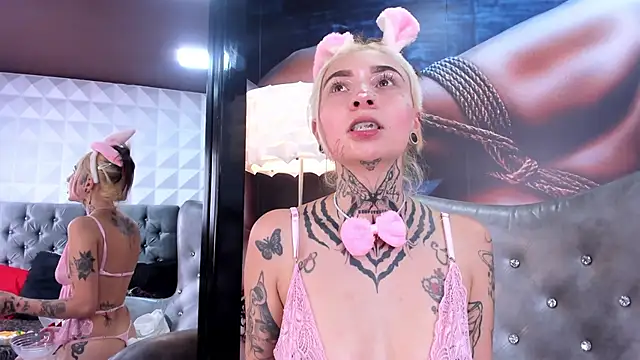 Snapshot of miss___angel chatting on 02.10.25 miss   angel online show from 02.10.25