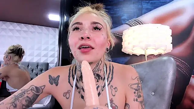 Snapshot of miss___angel chatting on 02.12.25 miss   angel online show from 02.12.25