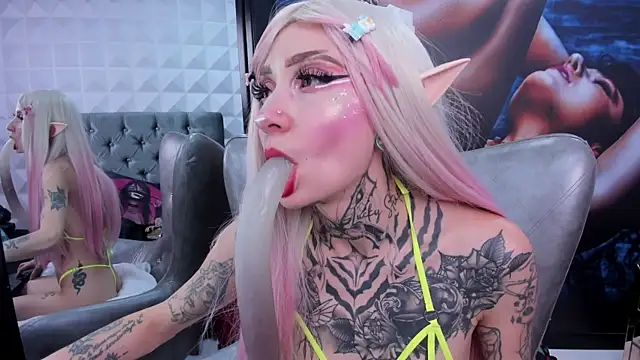 Snapshot of miss___angel chatting on 09.19.25 miss   angel online show from 09.19.25