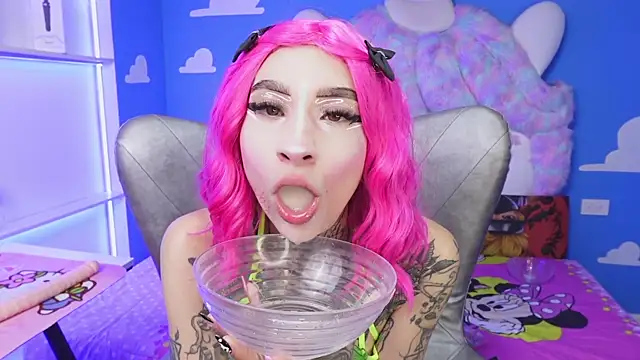 Snapshot of miss___angel chatting on 10.18.25 miss   angel online show from 10.18.25