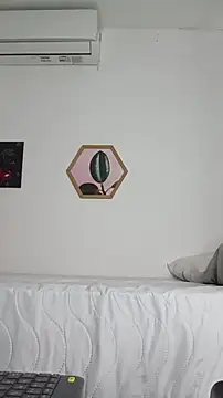 Dhalila  online show from 10.21.25