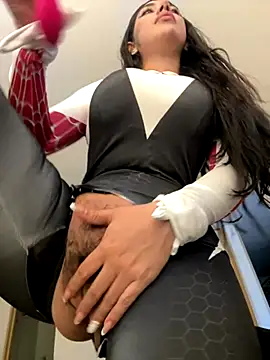 Snapshot of KarolVega- chatting on 10.31.25 KarolVega- online show from 10.31.25