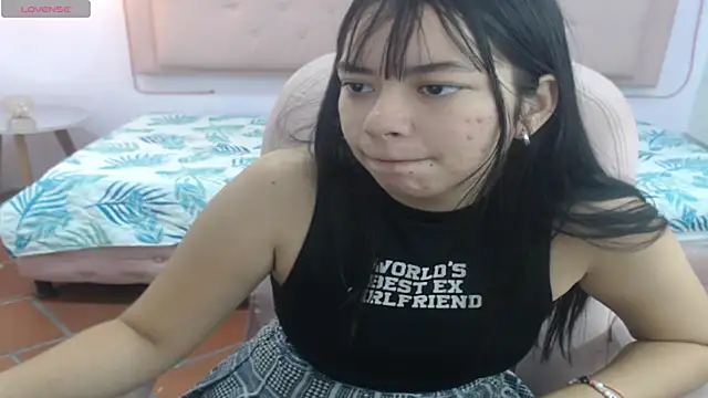 Snapshot of honnielane chatting on 02.13.25 honnielane online show from 02.13.25