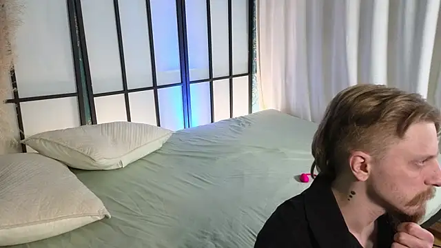 Snapshot of Saint_Vicious chatting on 03.22.25 Saint Vicious online show from 03.22.25