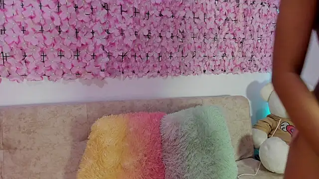 Lynda Bonnie online show from 10.25.25