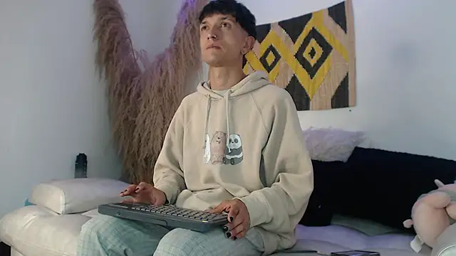 MaikyCooper online show from 03.04.25