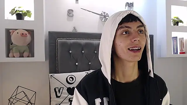 MaikyCooper online show from 03.18.25