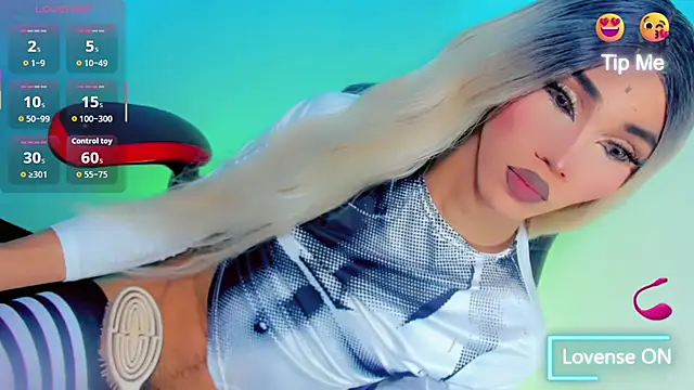 Snapshot of emelly_horny_ chatting on 10.04.25 emelly horny  online show from 10.04.25