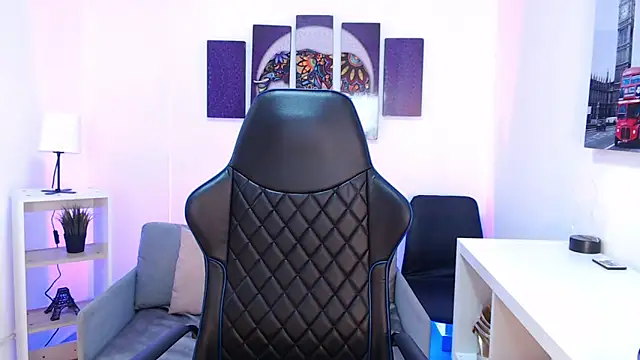 Snapshot of Katelady chatting on 10.27.25 Katelady online show from 10.27.25