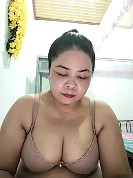 Baby-bigtits2024 online show from 02.12.25
