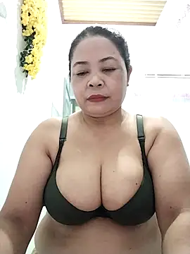 Baby-bigtits2024 online show from 09.22.25