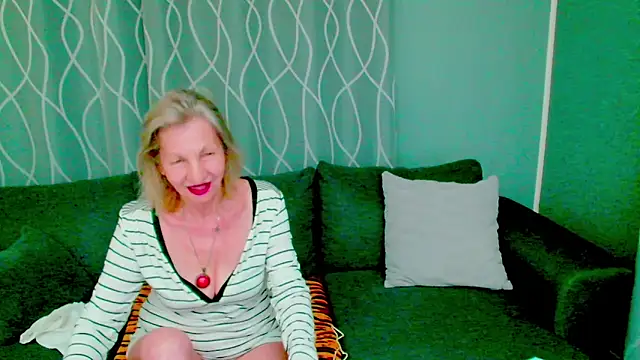 Snapshot of adeleadison chatting on 09.11.25 adeleadison online show from 09.11.25