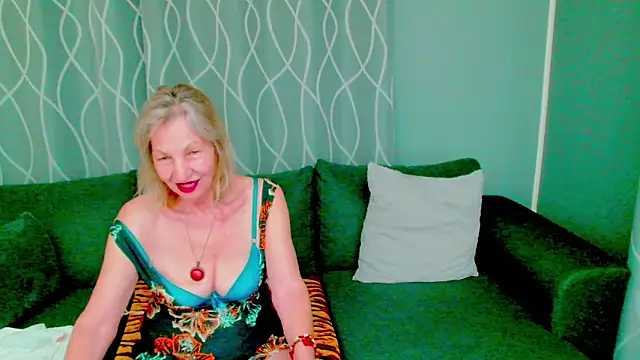 Snapshot of adeleadison chatting on 09.12.25 adeleadison online show from 09.12.25
