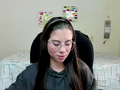 Snapshot of veronicamiller22 chatting on 09.30.25 veronicamiller22 online show from 09.30.25