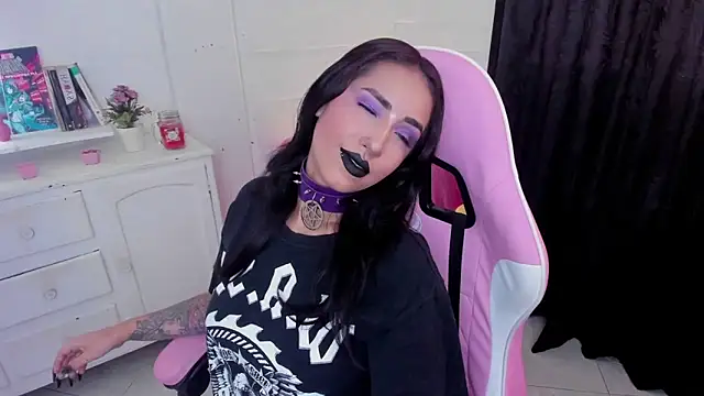 Snapshot of Nyx_Blackmoon chatting on 10.06.25 Nyx Blackmoon online show from 10.06.25